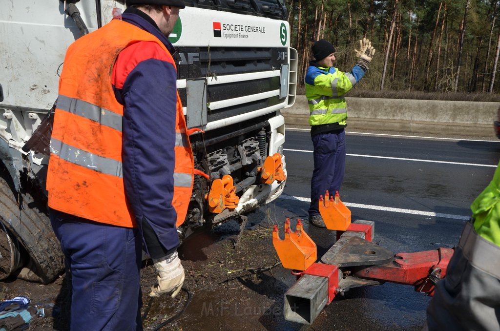 VU LKW umgestuerzt A 3 Rich Frankfurt AS Koenigsforst P624.JPG - Miklos Laubert